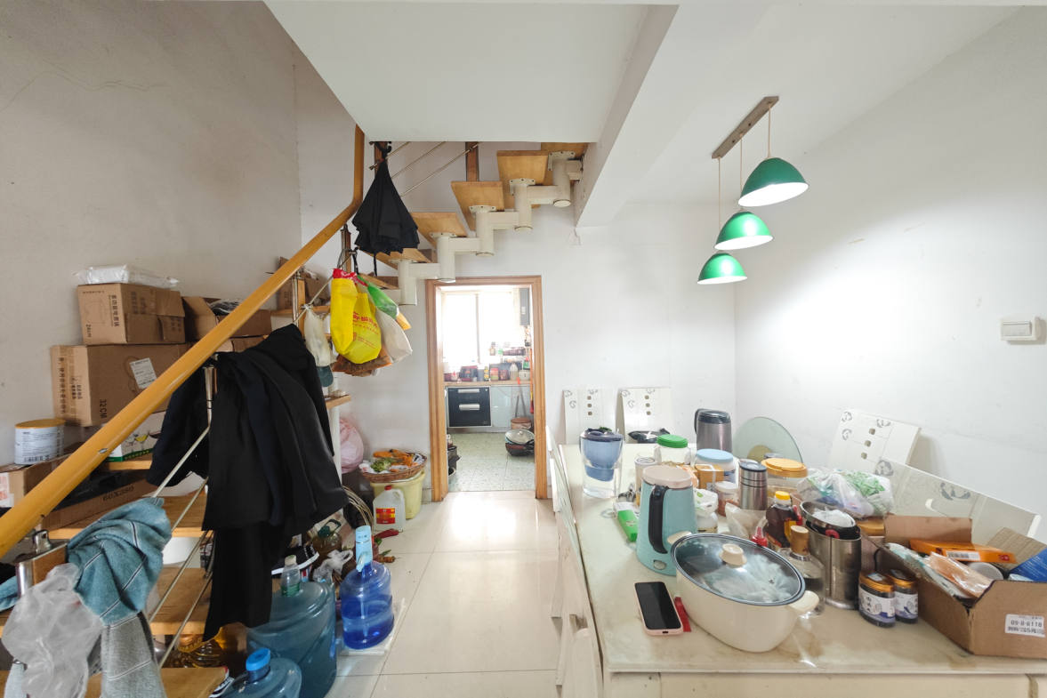 景环小区  5室2厅2卫   41.00万室内图1