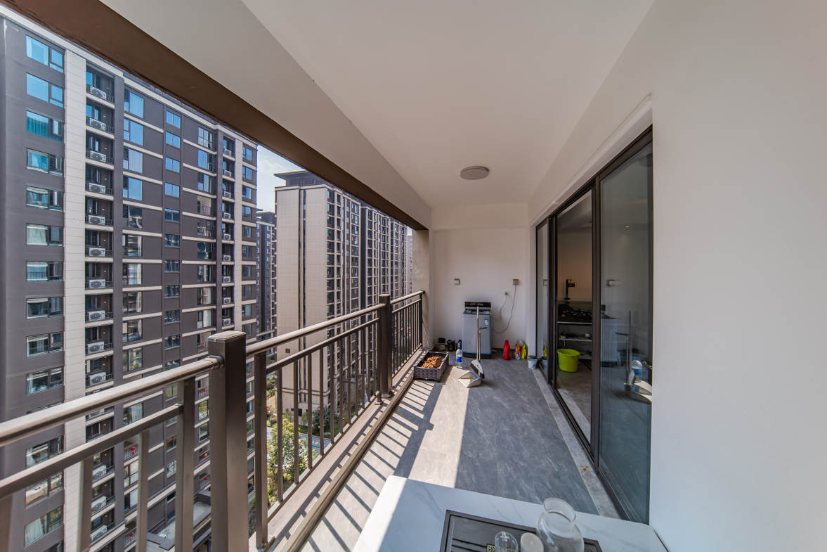 建发电建江山悦  4室2厅2卫   195.00万阳台