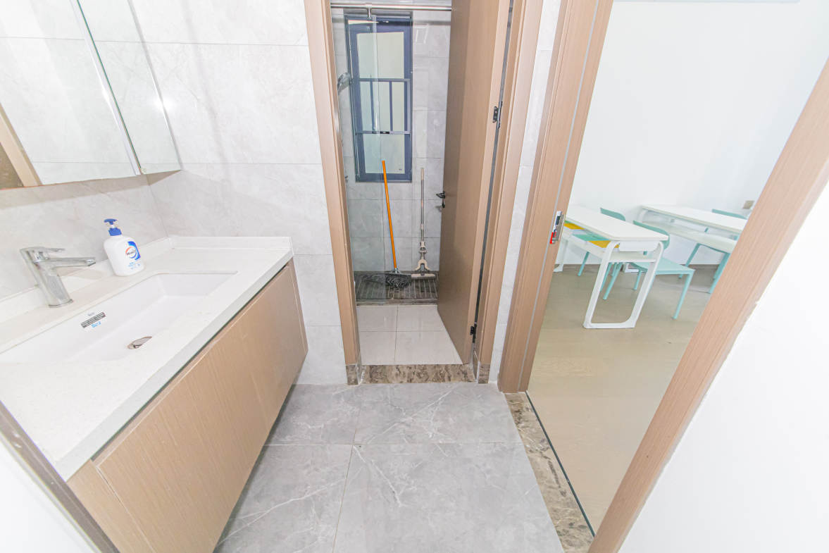 江悦和鸣 3室2厅2卫 190.0万 江悦和鸣 3室2厅2卫 190.0万卫生间