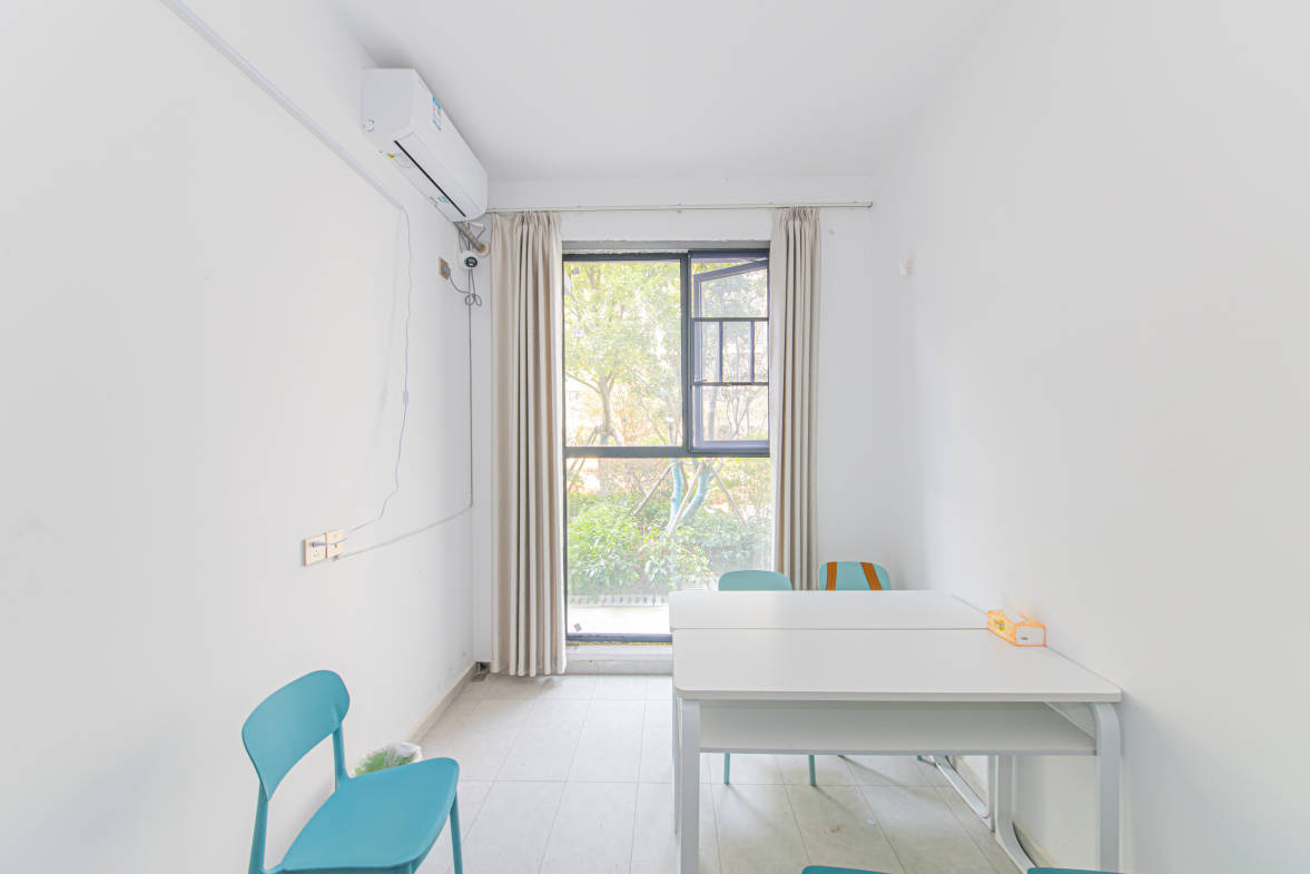 江悦和鸣 3室2厅2卫 190.0万 江悦和鸣 3室2厅2卫 190.0万卧室