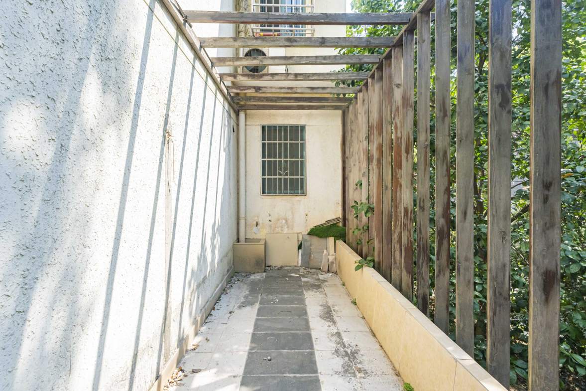 圣爵菲斯  4室2厅2卫   180.00万阳台