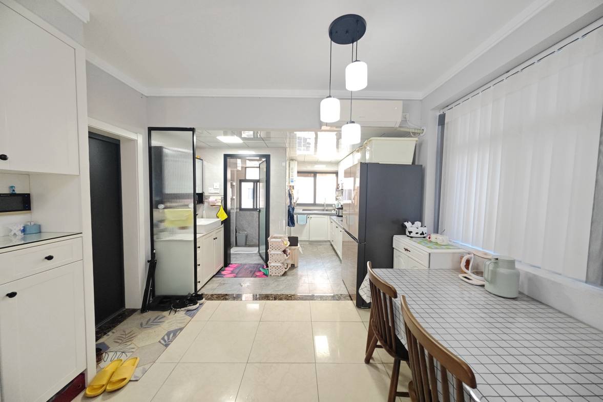 省动物卫生监督所单位房 3室2厅1卫 75.0万 省动物卫生监督所单位房 3室2厅1卫 75.0万客厅