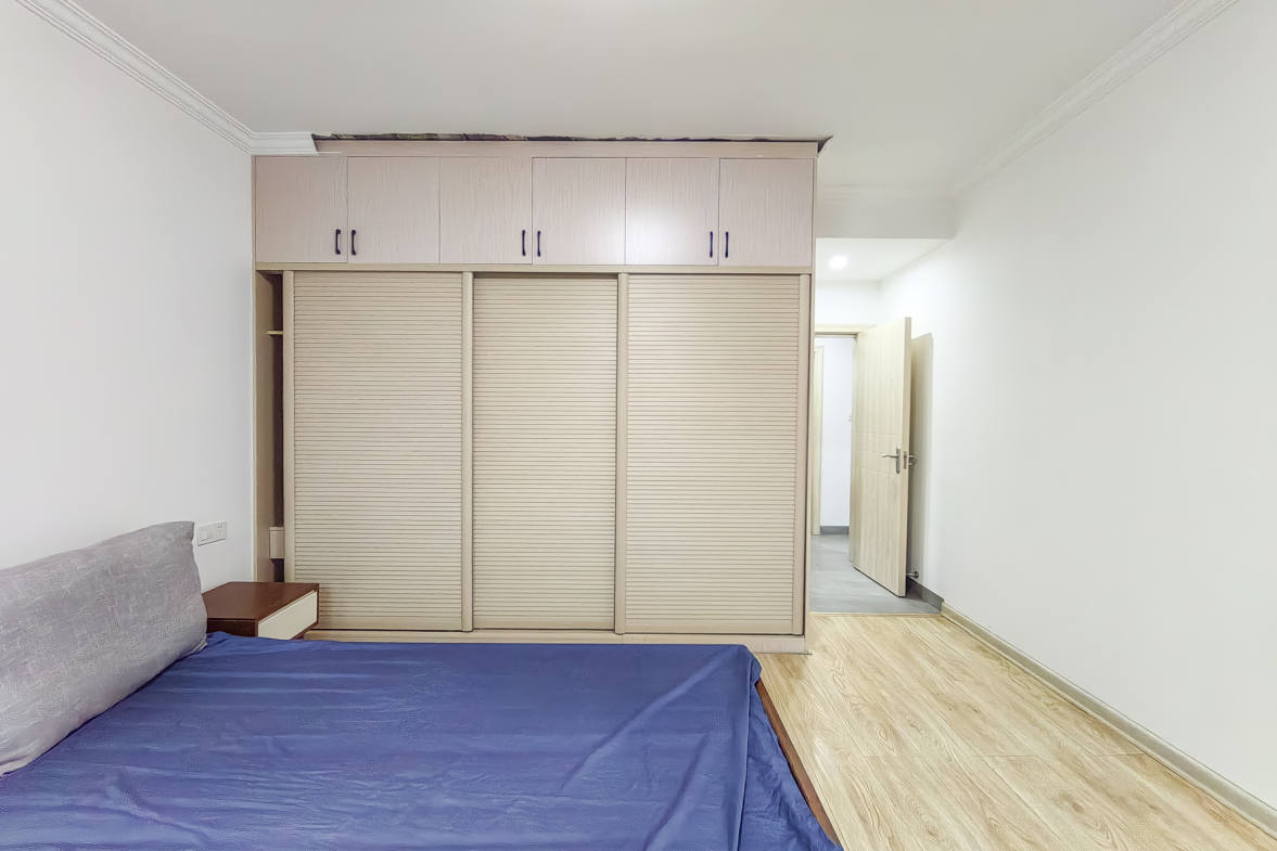 申湘宽境  3室2厅2卫   68.00万卧室