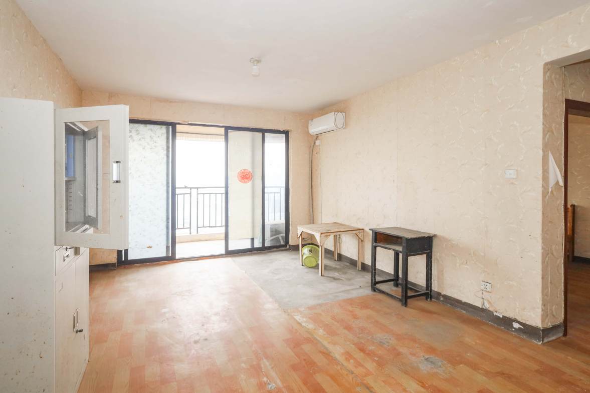 保利麓谷林语F区  3室2厅1卫   105.00万客厅