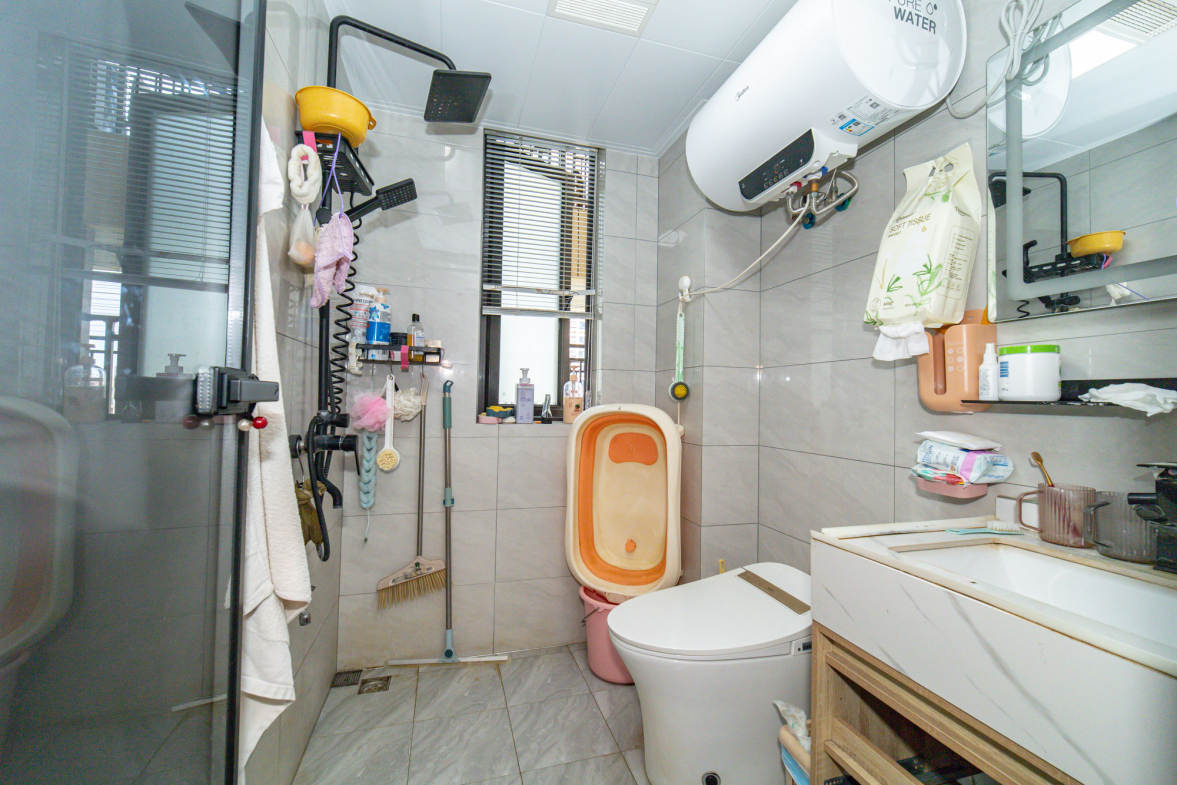 旭辉美的东樾城  3室2厅2卫   92.00万卫生间