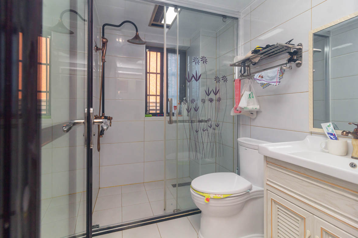 辉宏橄榄城  5室2厅1卫    79.8万卫生间