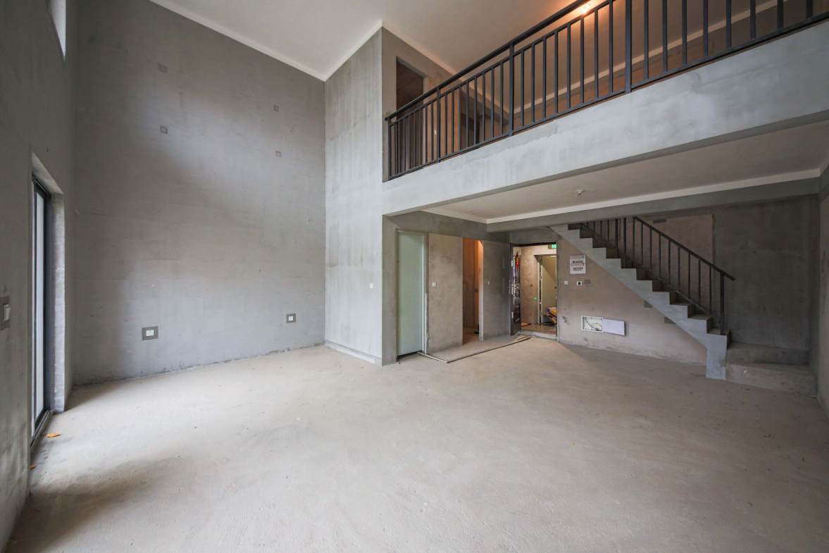 中建钰和城  4室2厅2卫   180.00万客厅