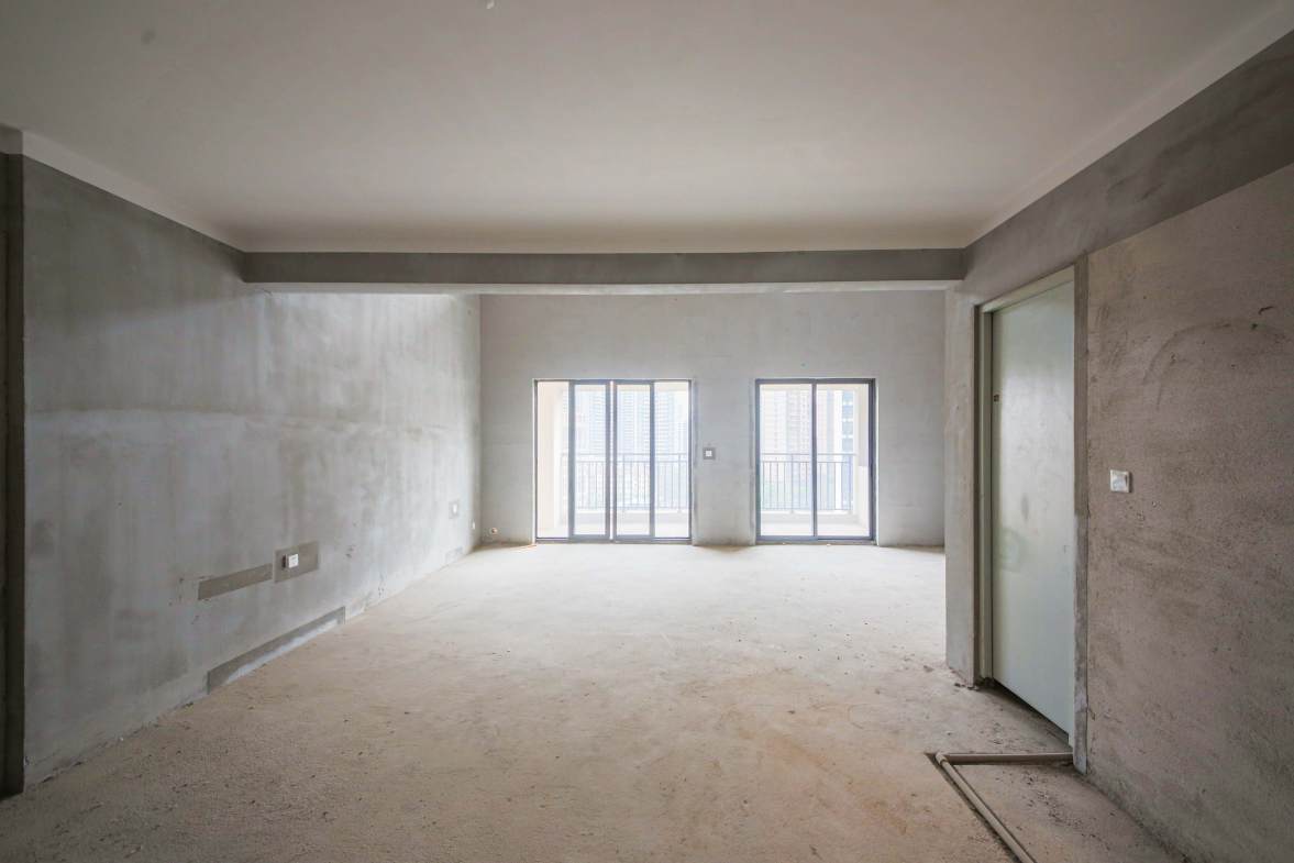 中建钰和城  4室2厅2卫   180.00万客厅