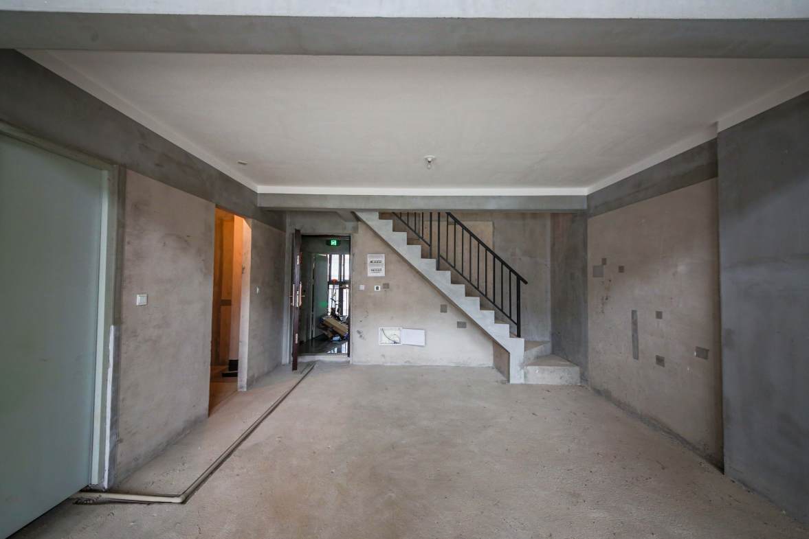 中建钰和城  4室2厅2卫   180.00万客厅