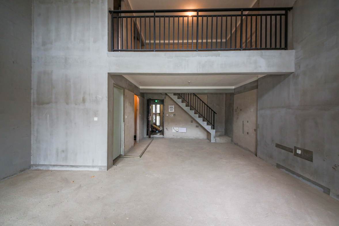 中建钰和城  4室2厅2卫   180.00万客厅