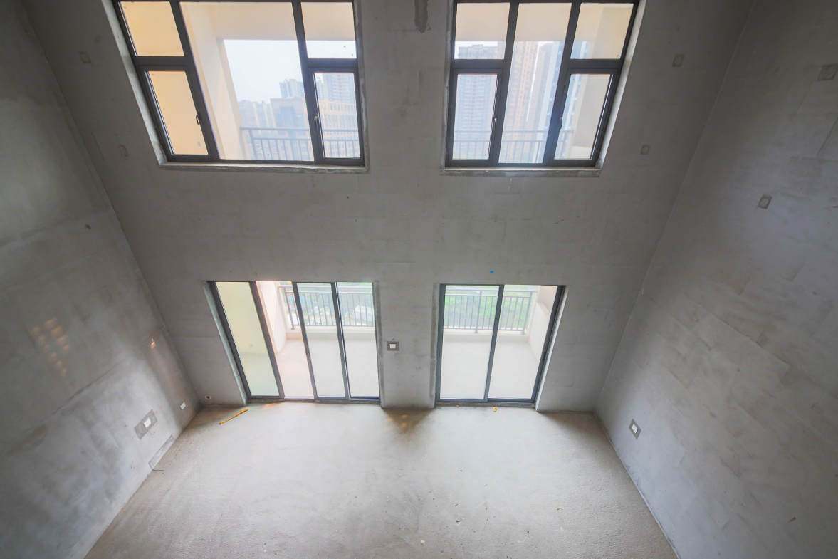 中建钰和城  4室2厅2卫   180.00万客厅