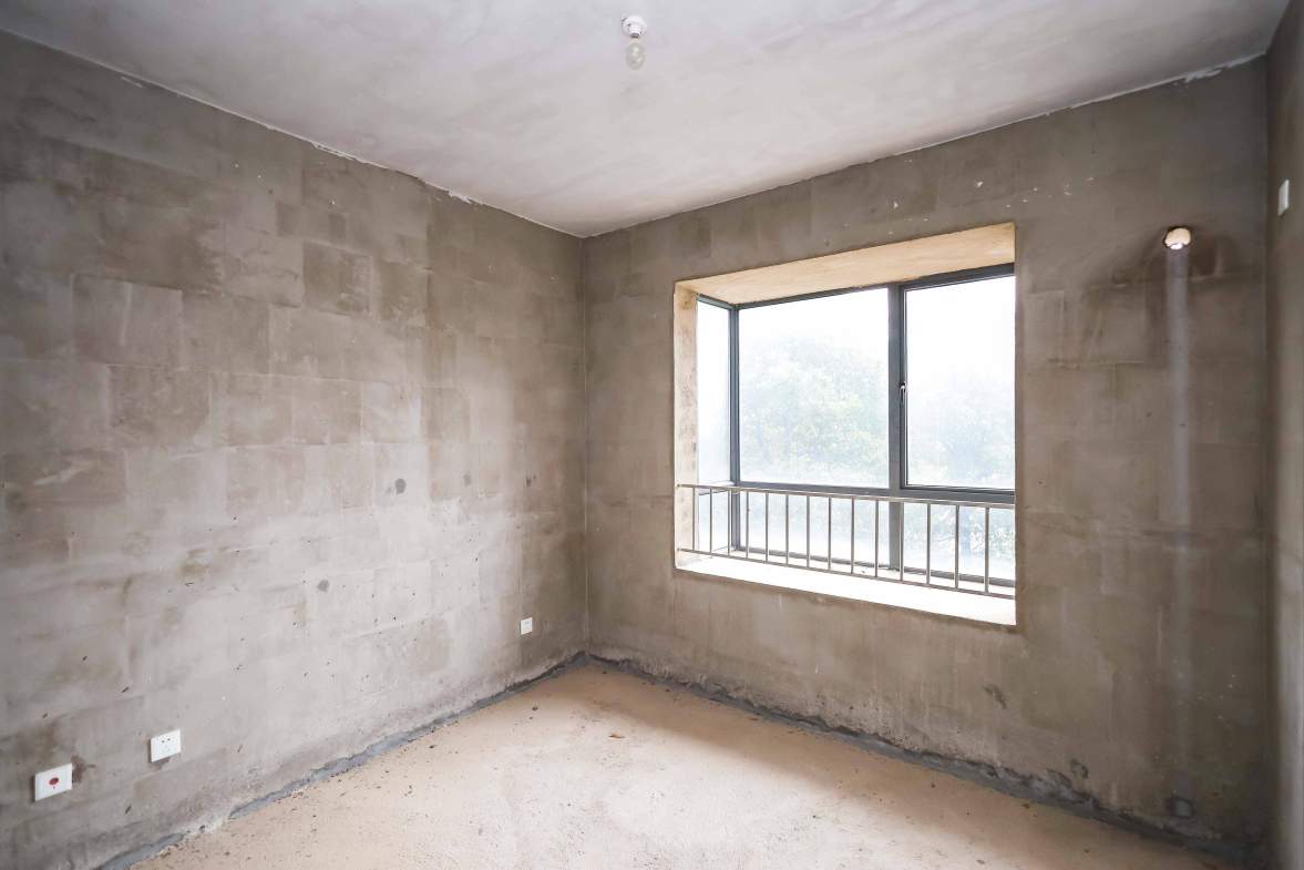 金鹰玖珑山  3室1厅2卫   100.00万卧室