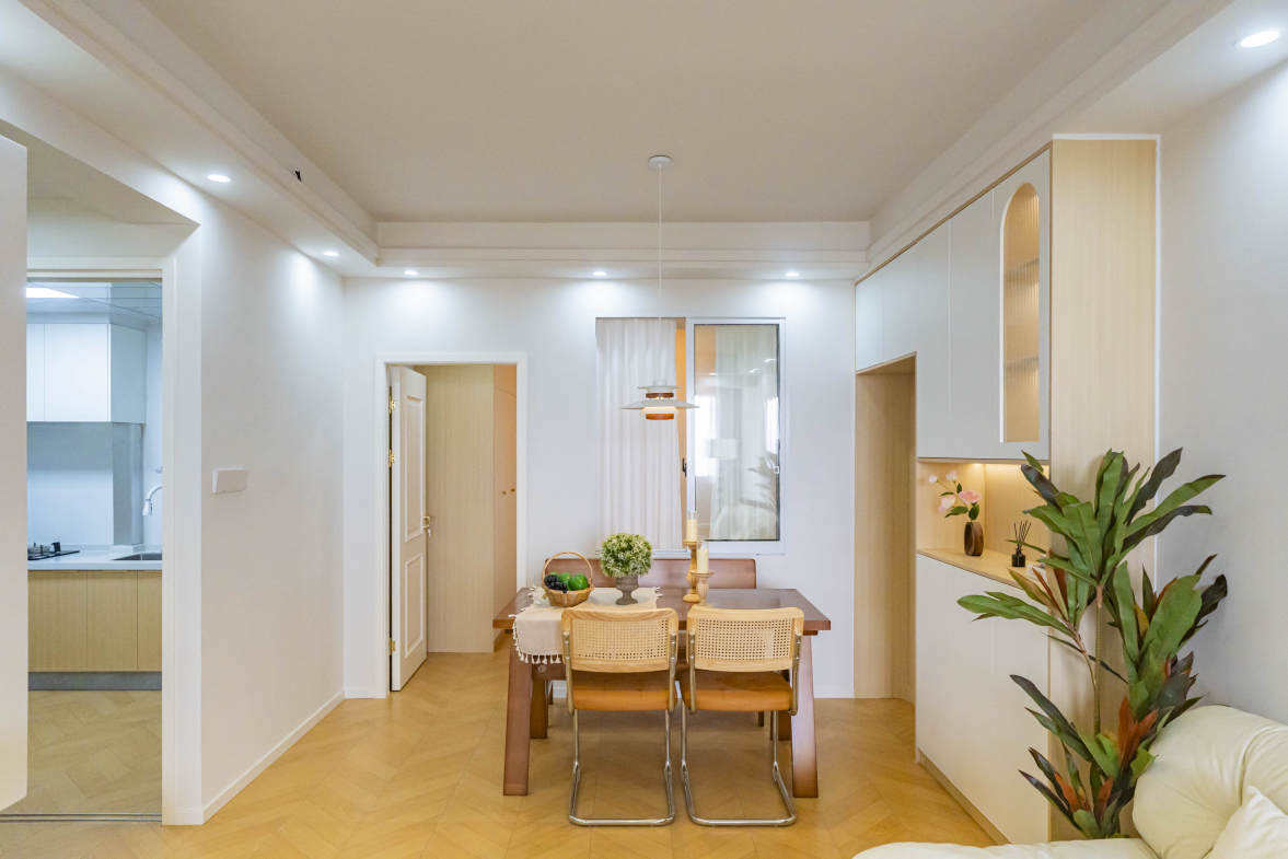 建鸿达现代公寓  3室2厅1卫   96.00万客厅