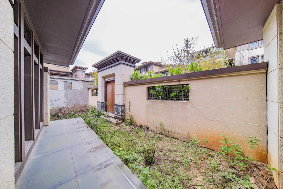致地龙煕台  5室4厅4卫   950.00万其他