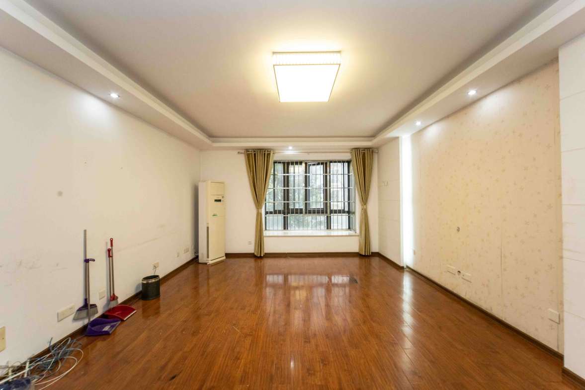 长房东郡  4室2厅2卫   188.00万室内图1
