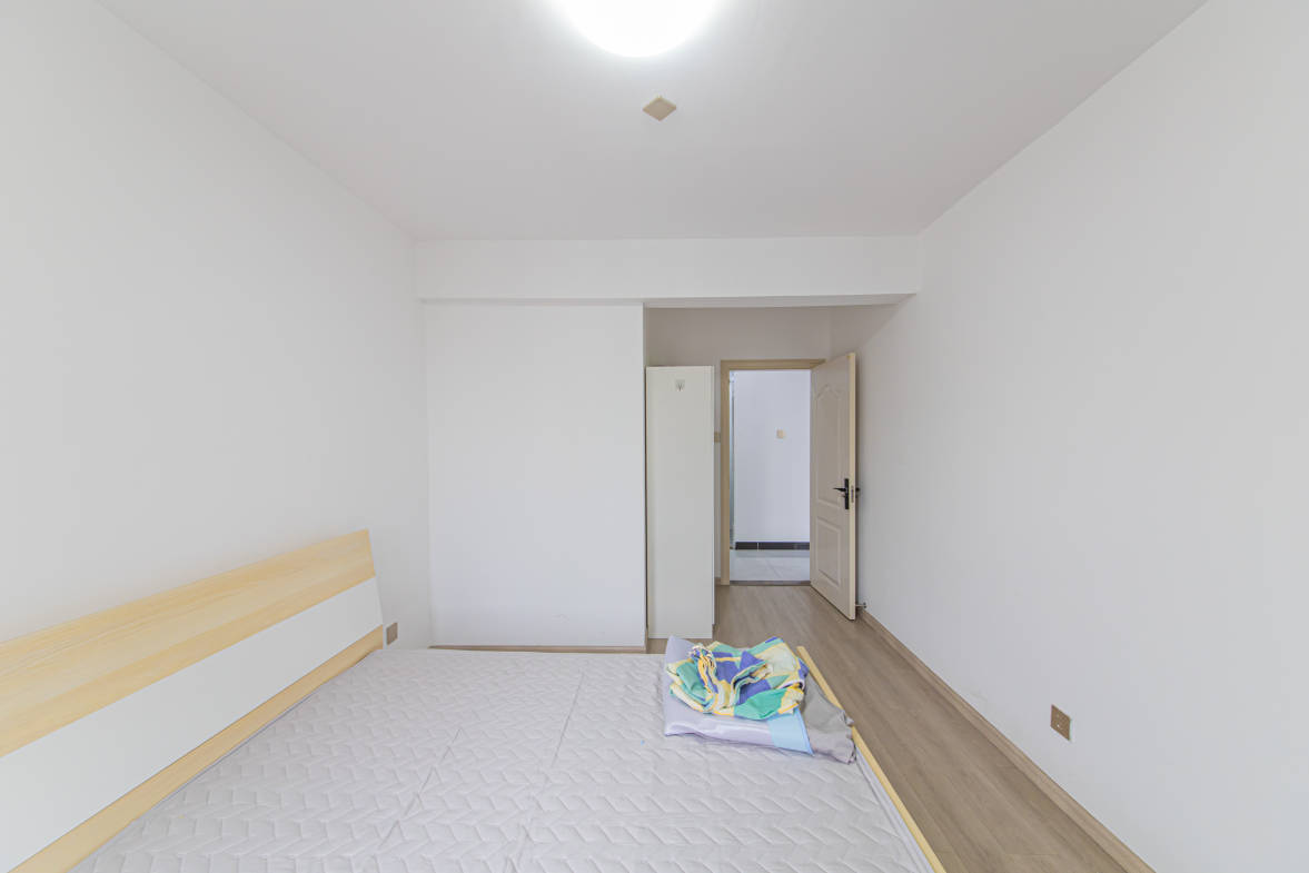 北辰中央公园DF区  3室2厅2卫   92.00万卧室