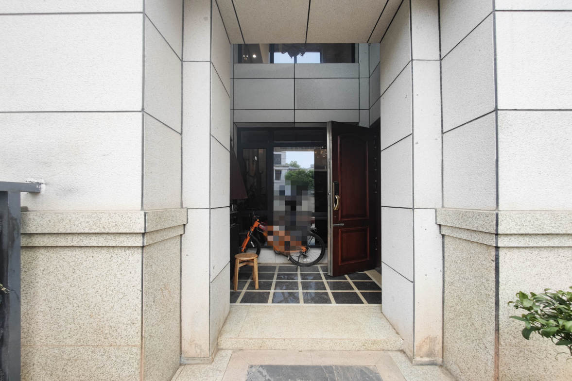 长房平和墅  5室2厅4卫   888.00万其他