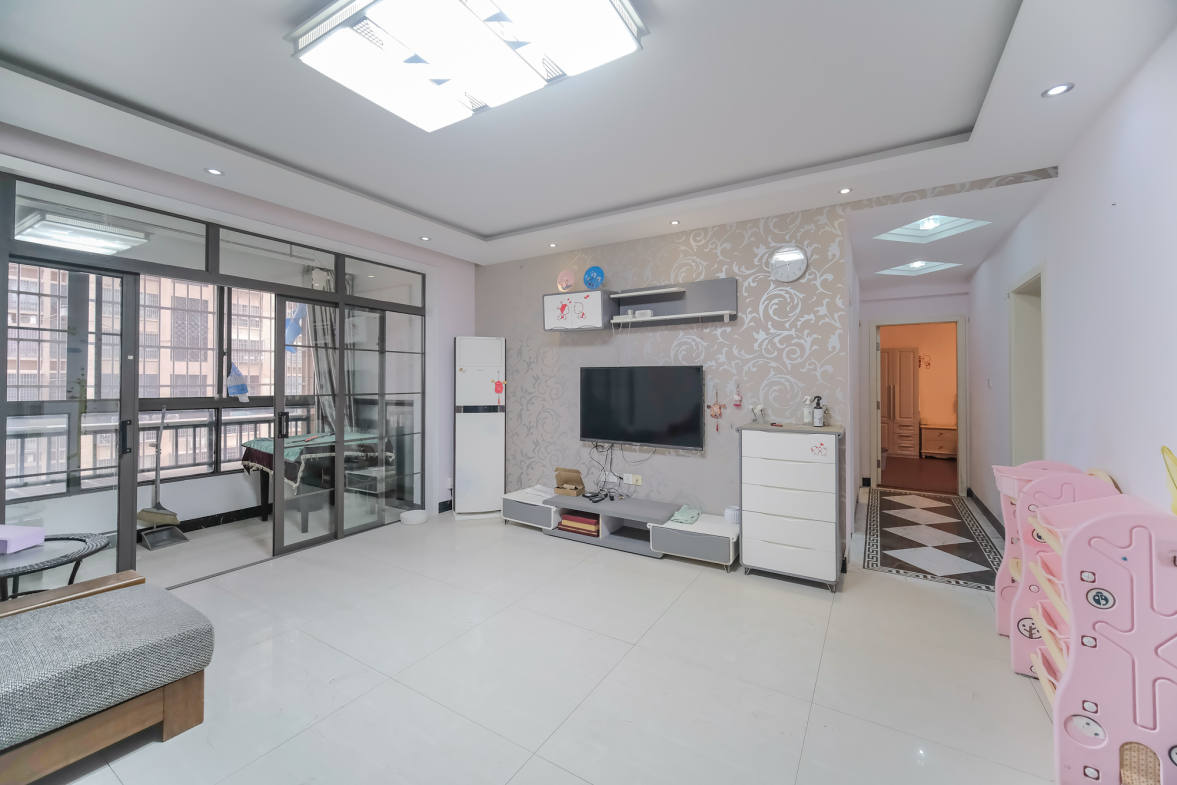 好望谷  3室2厅2卫    93.8万客厅