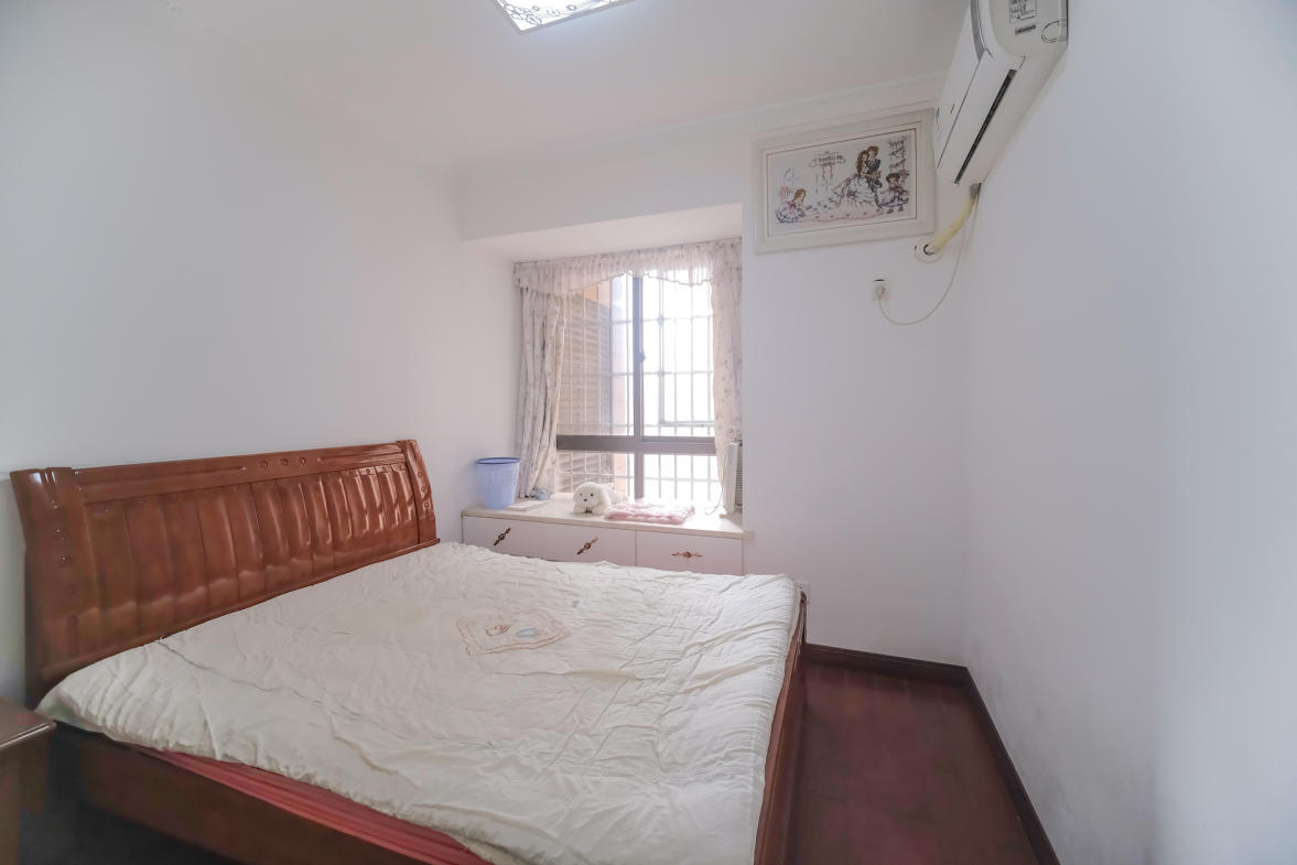 好望谷  3室2厅2卫    93.8万卧室