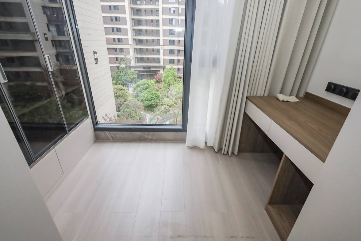 金茂建发泊悦  4室2厅1卫   325.00万其他