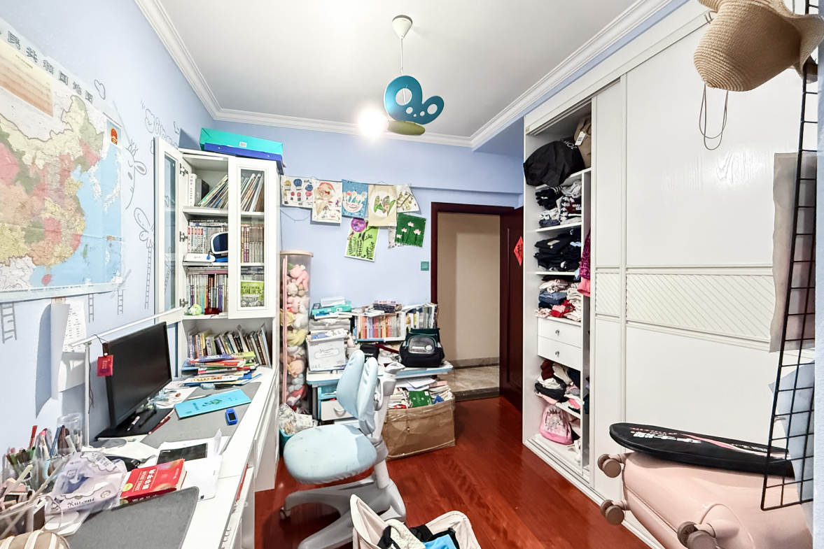 达美D6区  4室2厅3卫   160.00万其他