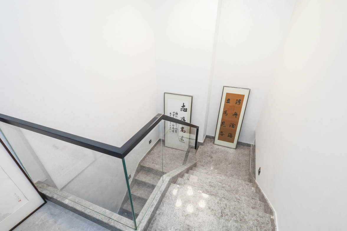 建发央著  4室2厅2卫   308.00万其他