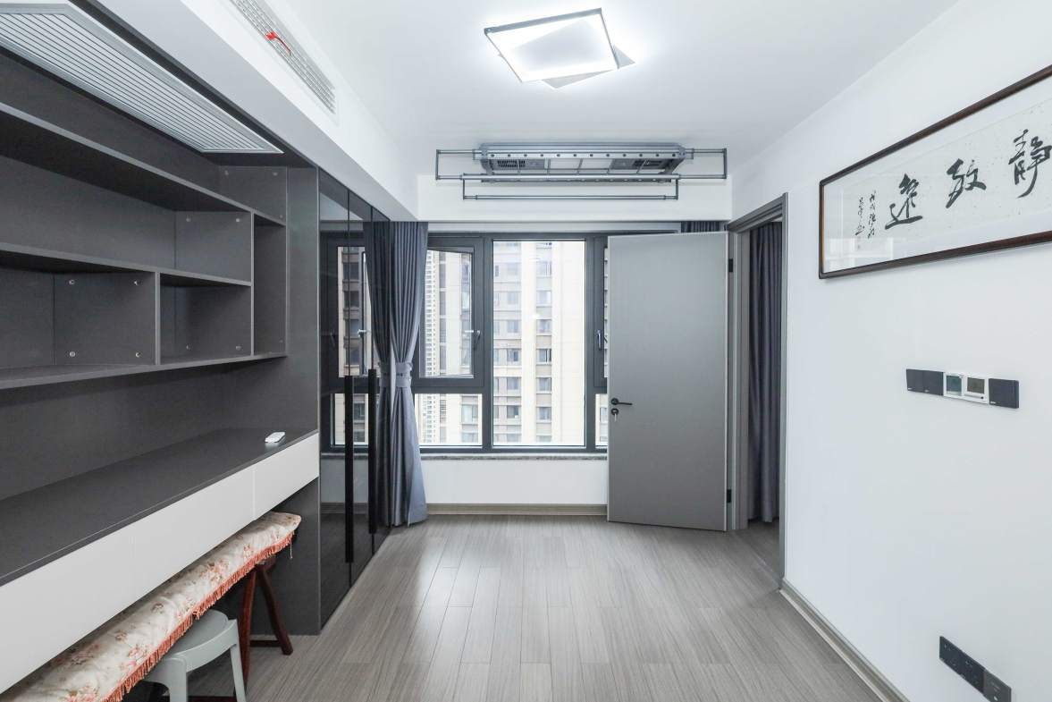 建发央著  4室2厅2卫   308.00万卧室