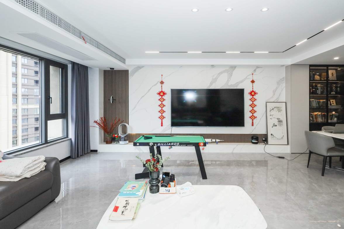 建发央著  4室2厅2卫   308.00万客厅