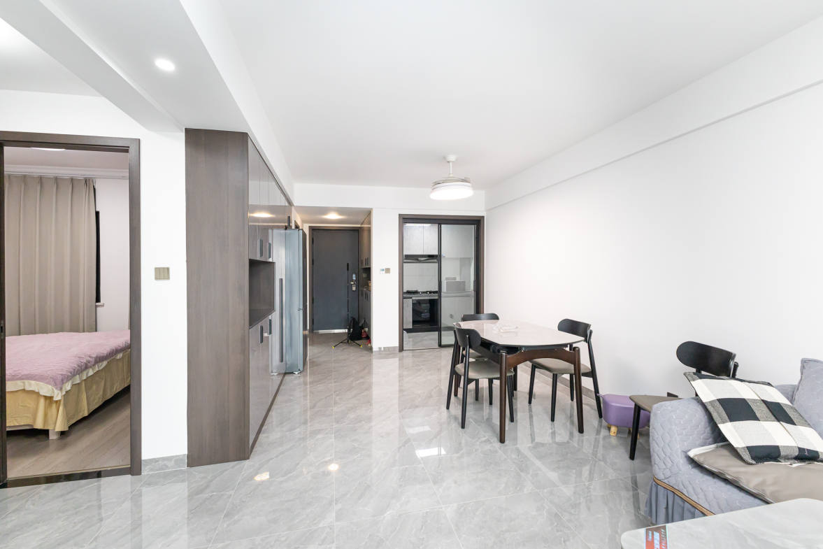 越秀湘江星汇城二期  4室2厅2卫    150.0万客厅