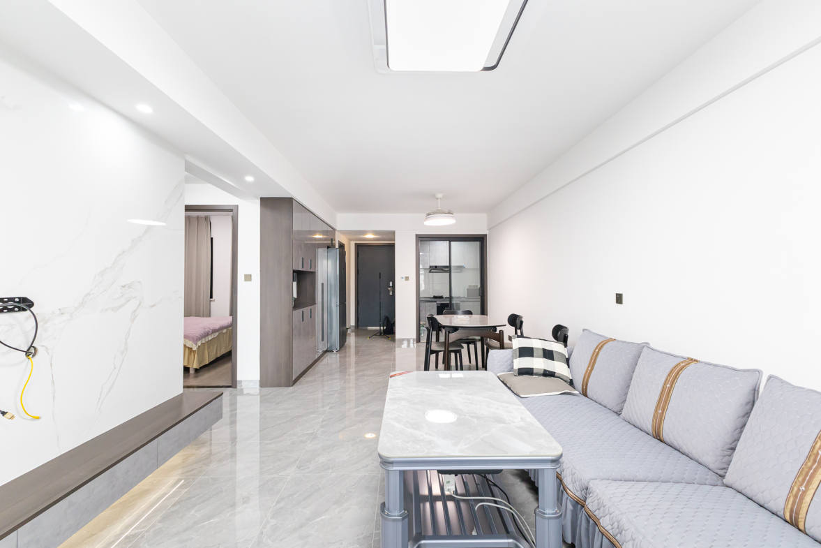 越秀湘江星汇城二期  4室2厅2卫    150.0万客厅