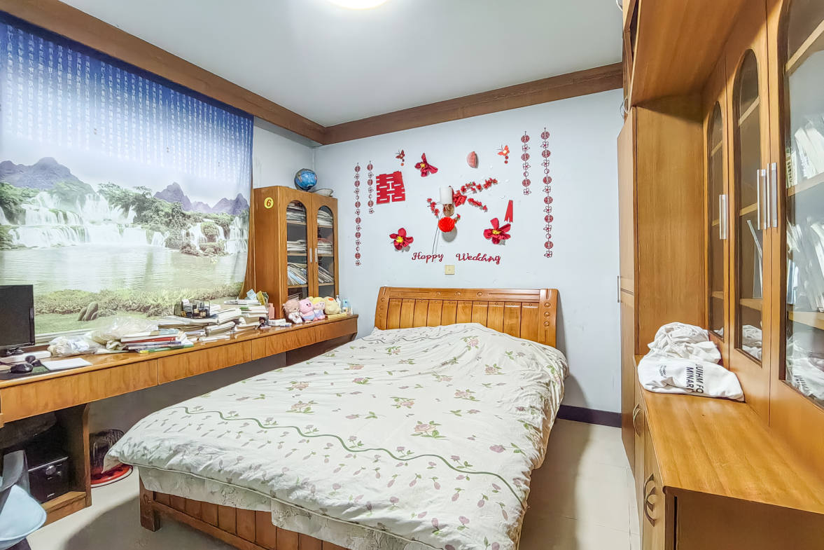 欣安小区  1室2厅1卫   68.00万卧室