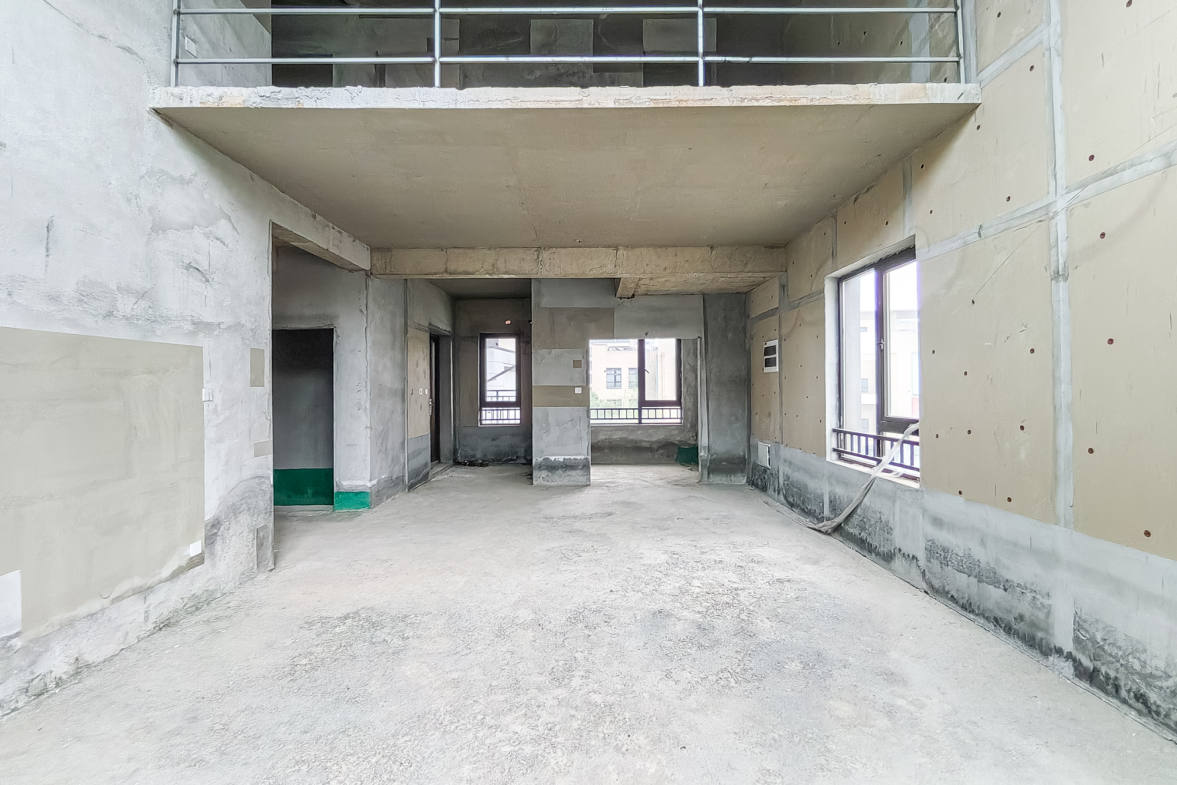 东原麓印长江B区  5室2厅2卫   268.00万客厅