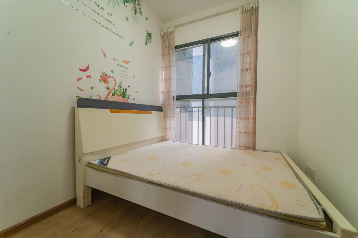 恒基凯旋门三期  4室2厅2卫   125.00万卧室
