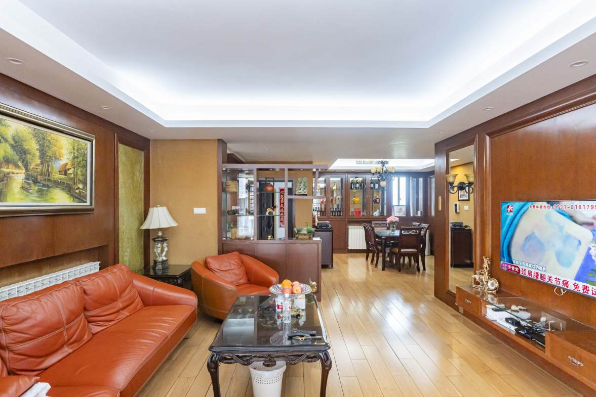 华盛新外滩  4室2厅1卫    276.0万客厅