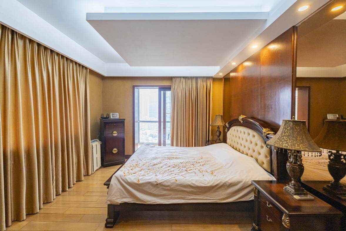 华盛新外滩  4室2厅1卫    276.0万卧室