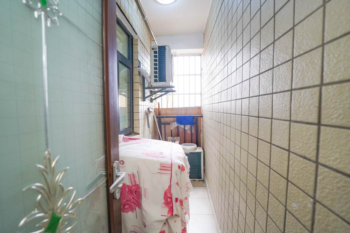 气象佳园  2室2厅1卫   30.00万厨房