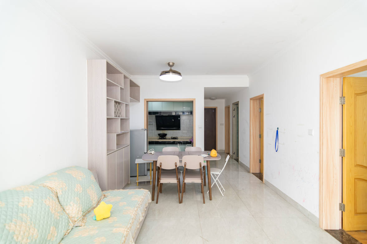 中粮鸿云 3室2厅1卫 59.0万 中粮鸿云 3室2厅1卫 59.0万客厅