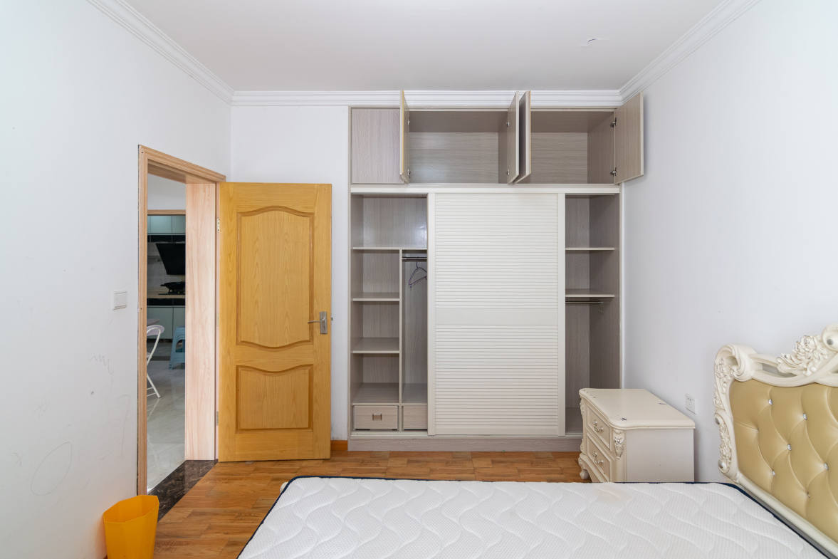 中粮鸿云 3室2厅1卫 59.0万 中粮鸿云 3室2厅1卫 59.0万卧室