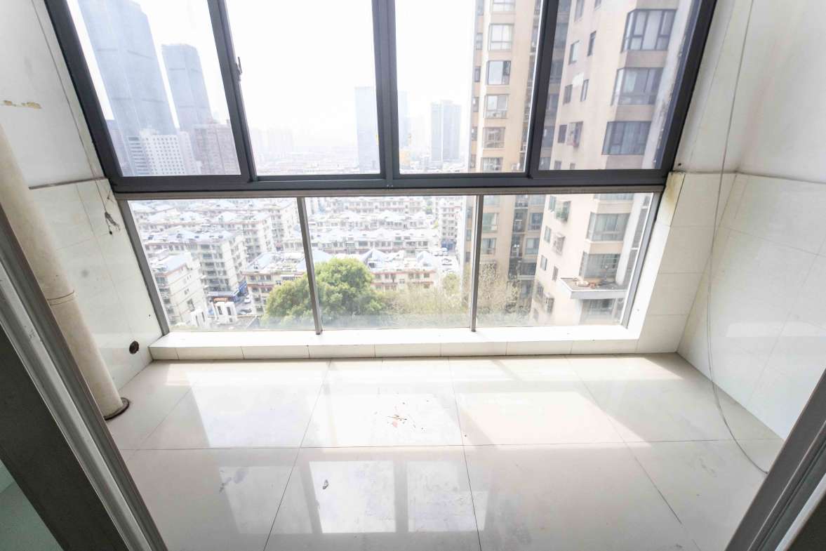 银港水晶城  2室2厅1卫   75.00万阳台