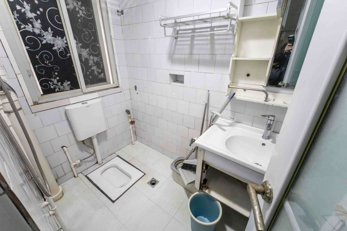 荷晏小区  3室1厅1卫   58.80万卫生间