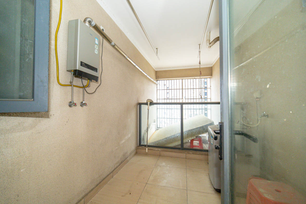 碧桂园威尼斯城  4室2厅2卫    100.98万阳台