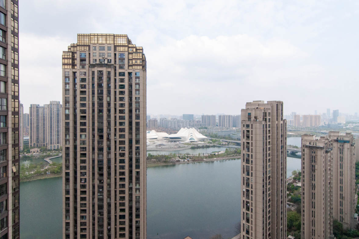 金茂梅溪湖  4室2厅2卫   358.00万其他