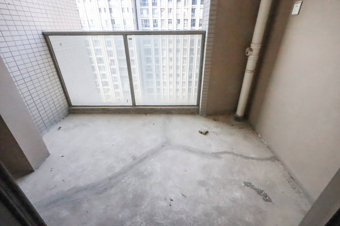 八方小区B区  3室2厅2卫   510.00万阳台