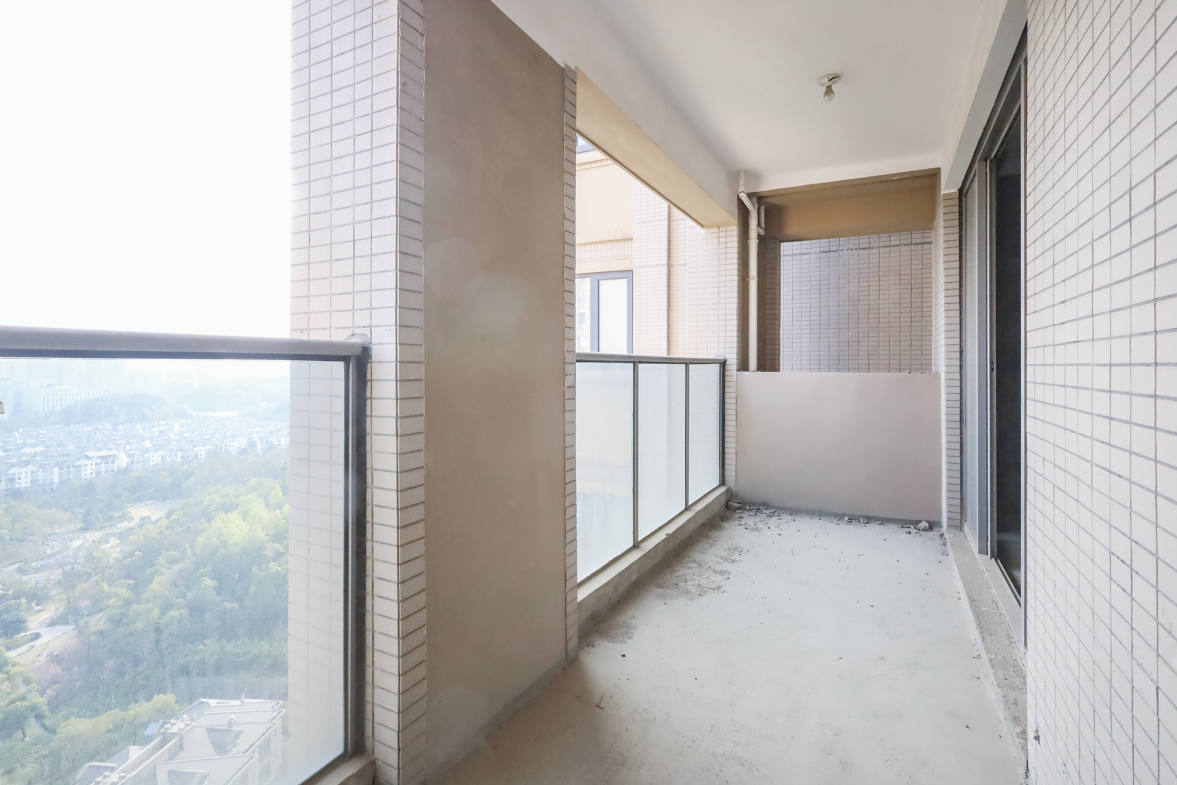 八方小区B区  3室2厅2卫   510.00万阳台