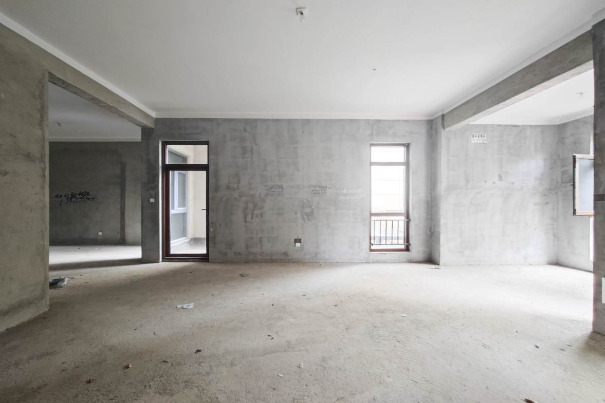 长房平和墅  5室2厅4卫    535.0万客厅