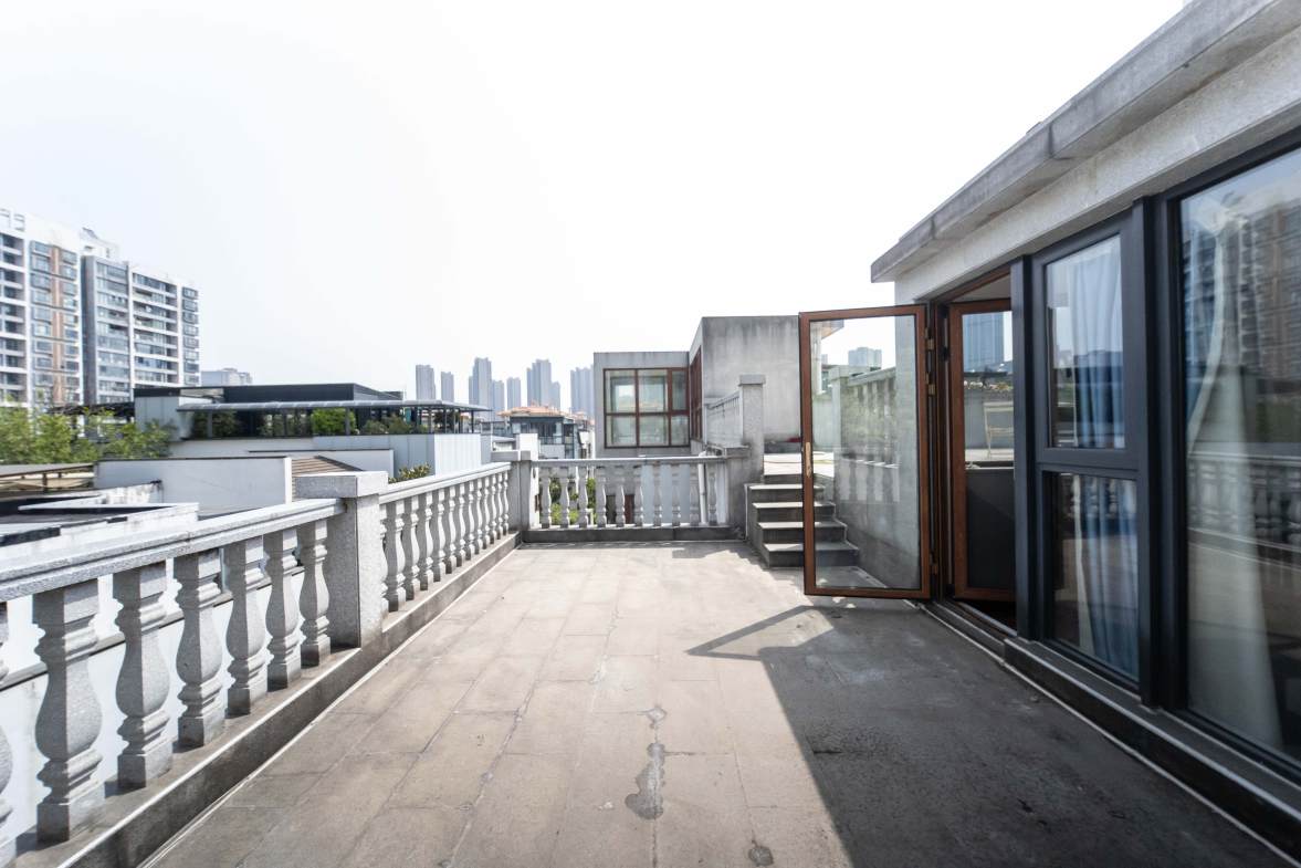 西街花园  5室3厅4卫   550.00万其他