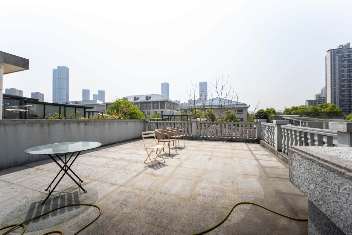 西街花园  5室3厅4卫   550.00万其他
