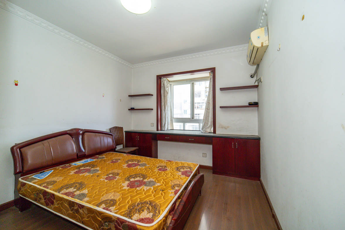 晶华美地 3室2厅2卫 68.0万 晶华美地 3室2厅2卫 68.0万卧室