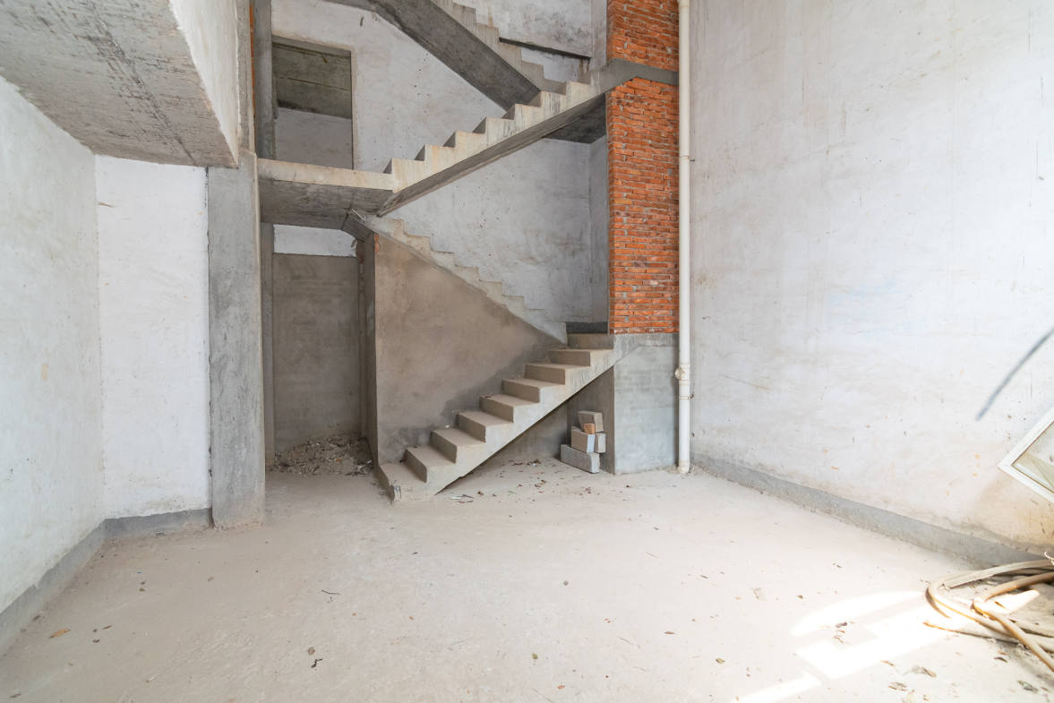 悦禧国际山庄  5室2厅3卫    258.0万客厅