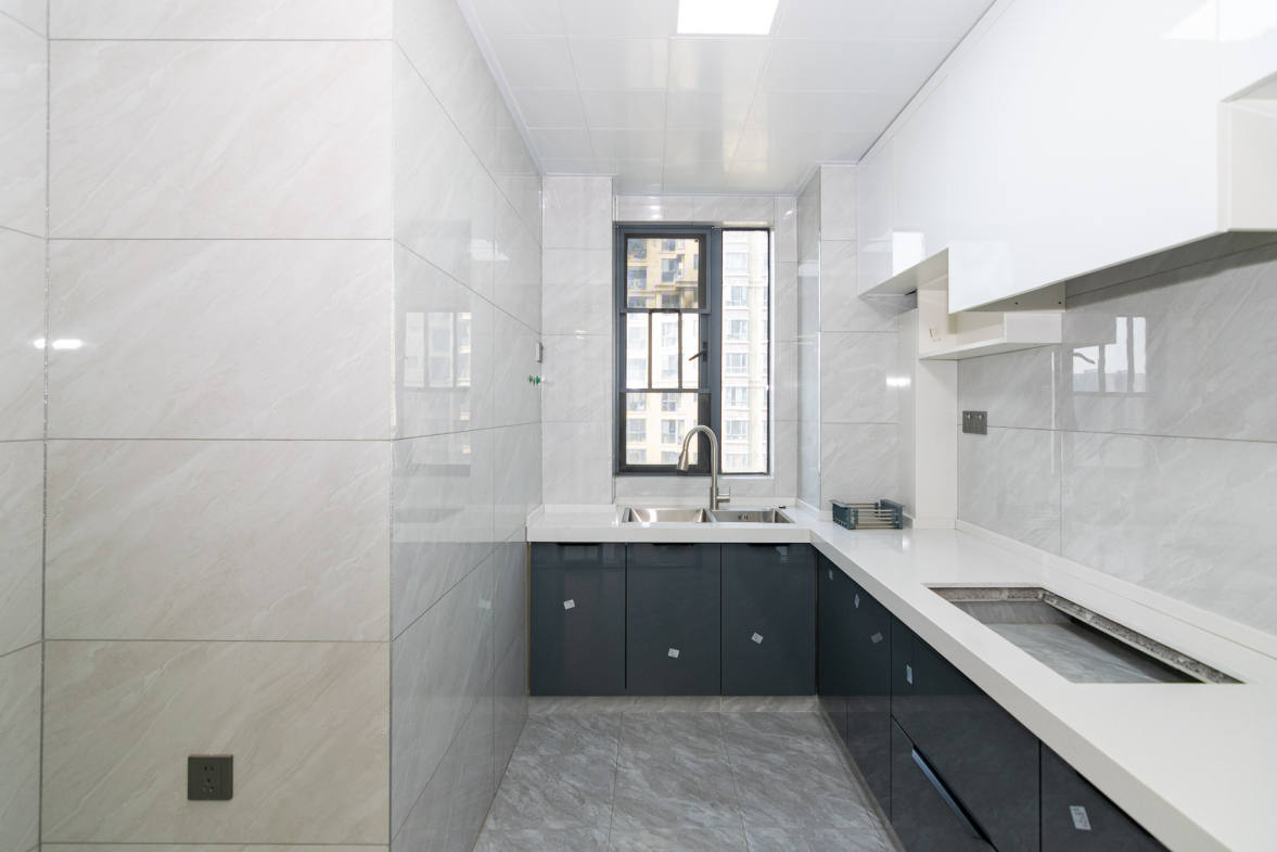 澳海月亮湾  3室2厅2卫    78.0万厨房